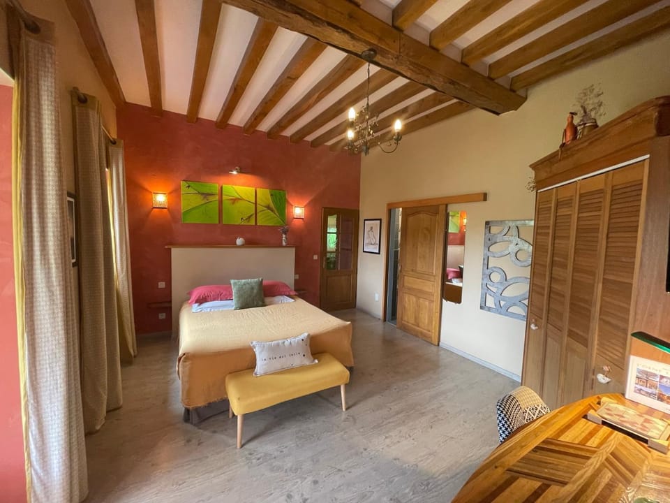 Bed, Photo of the whole room, Bedroom