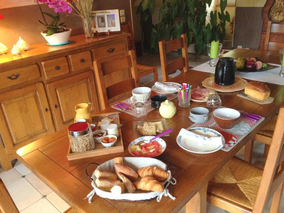 Dining area, Breakfast, Continental breakfast