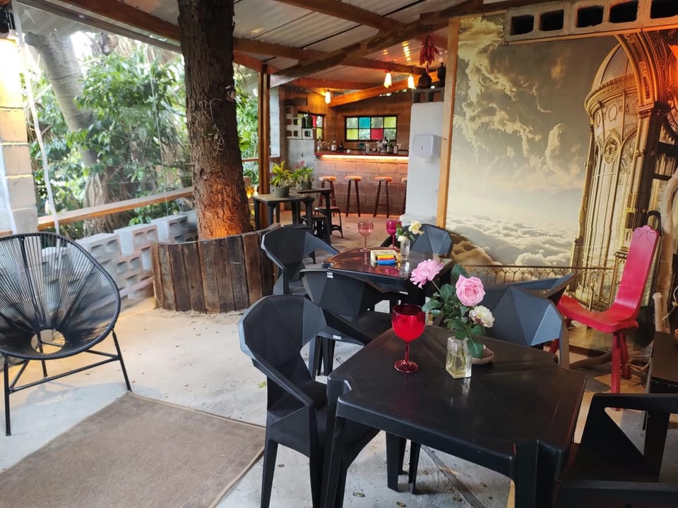 Patio, Lounge or bar, Banquet/Function facilities, Internal: Not applicable to any particular room