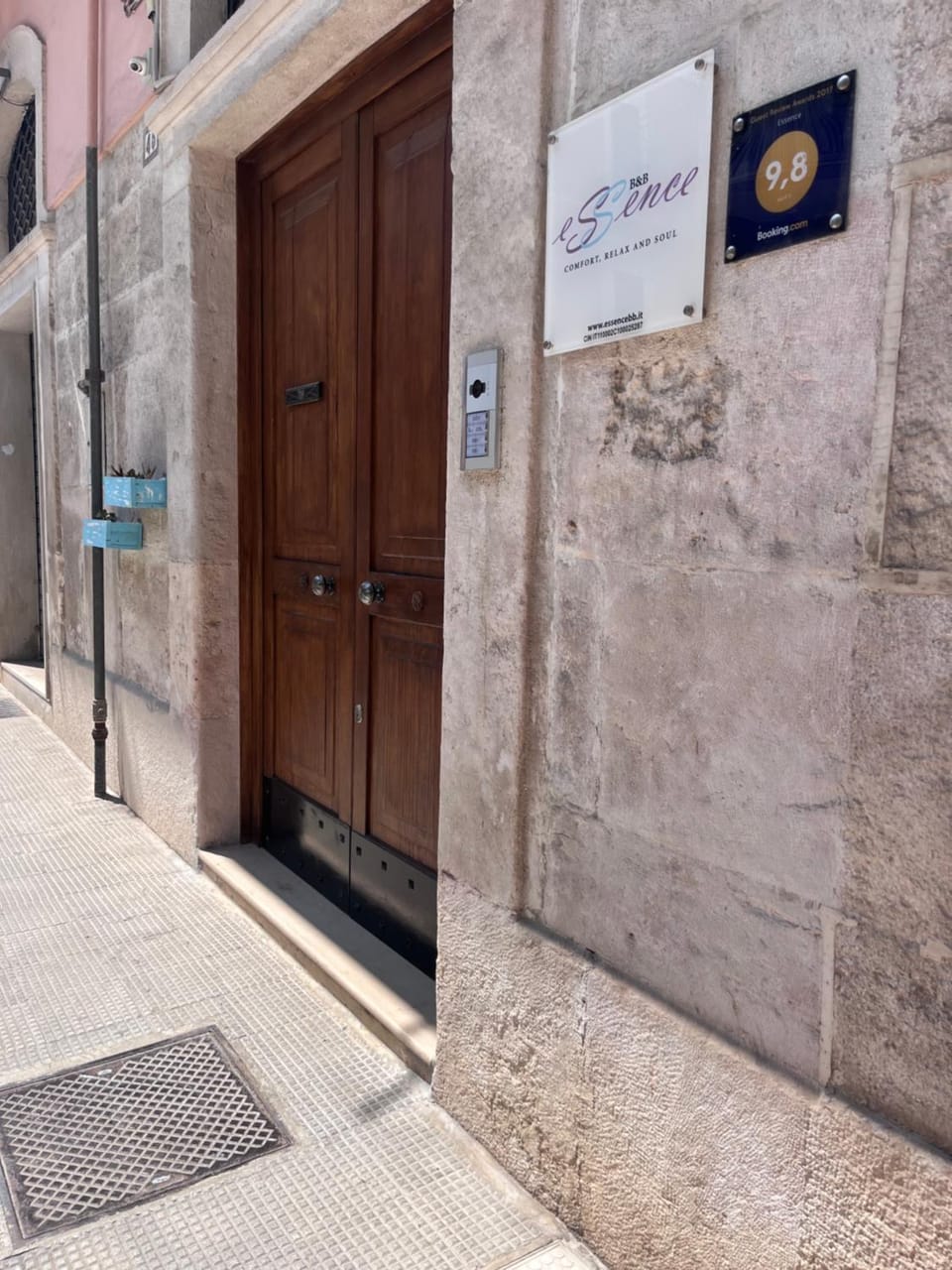 Facade/entrance