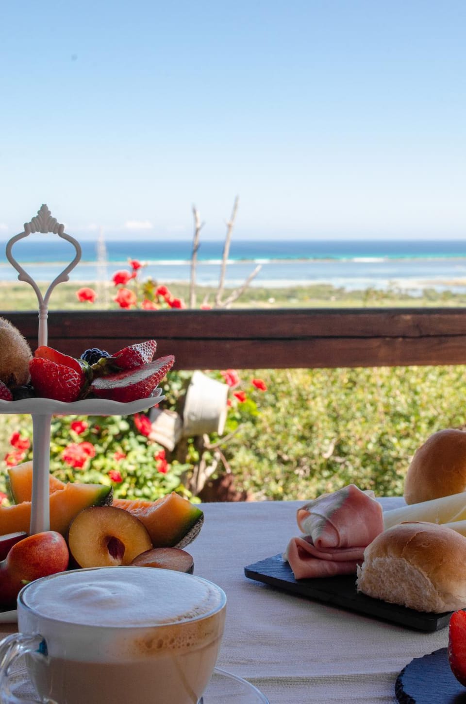 Day, Natural landscape, Food and drinks, Food, Sea view, Breakfast, Continental breakfast, Dinner