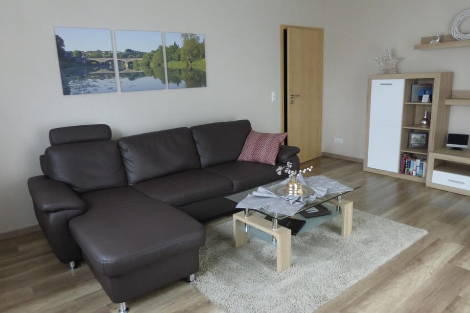 Photo of the whole room, Decorative detail