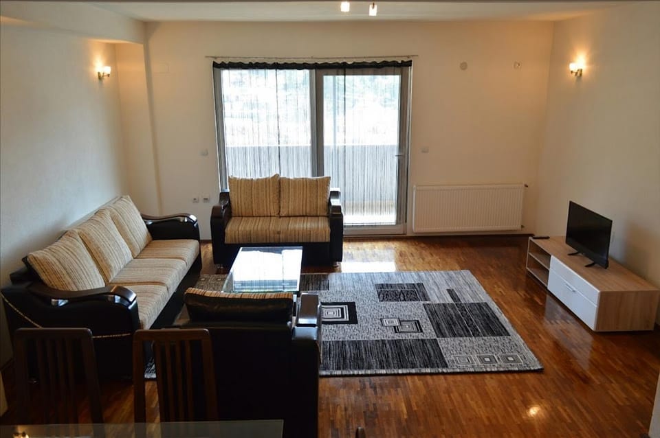 Bed, Living room, Seating area