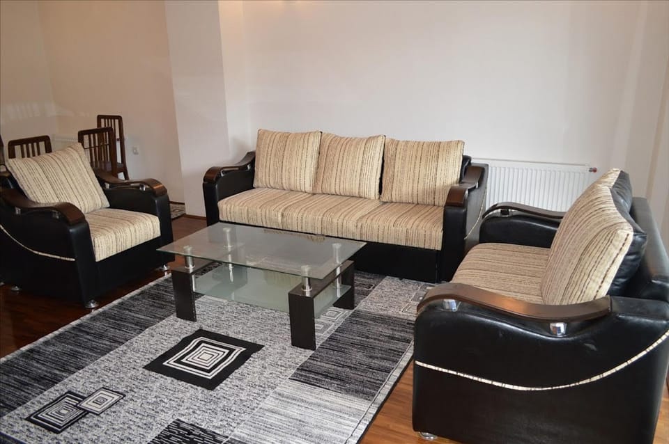 Bed, Seating area