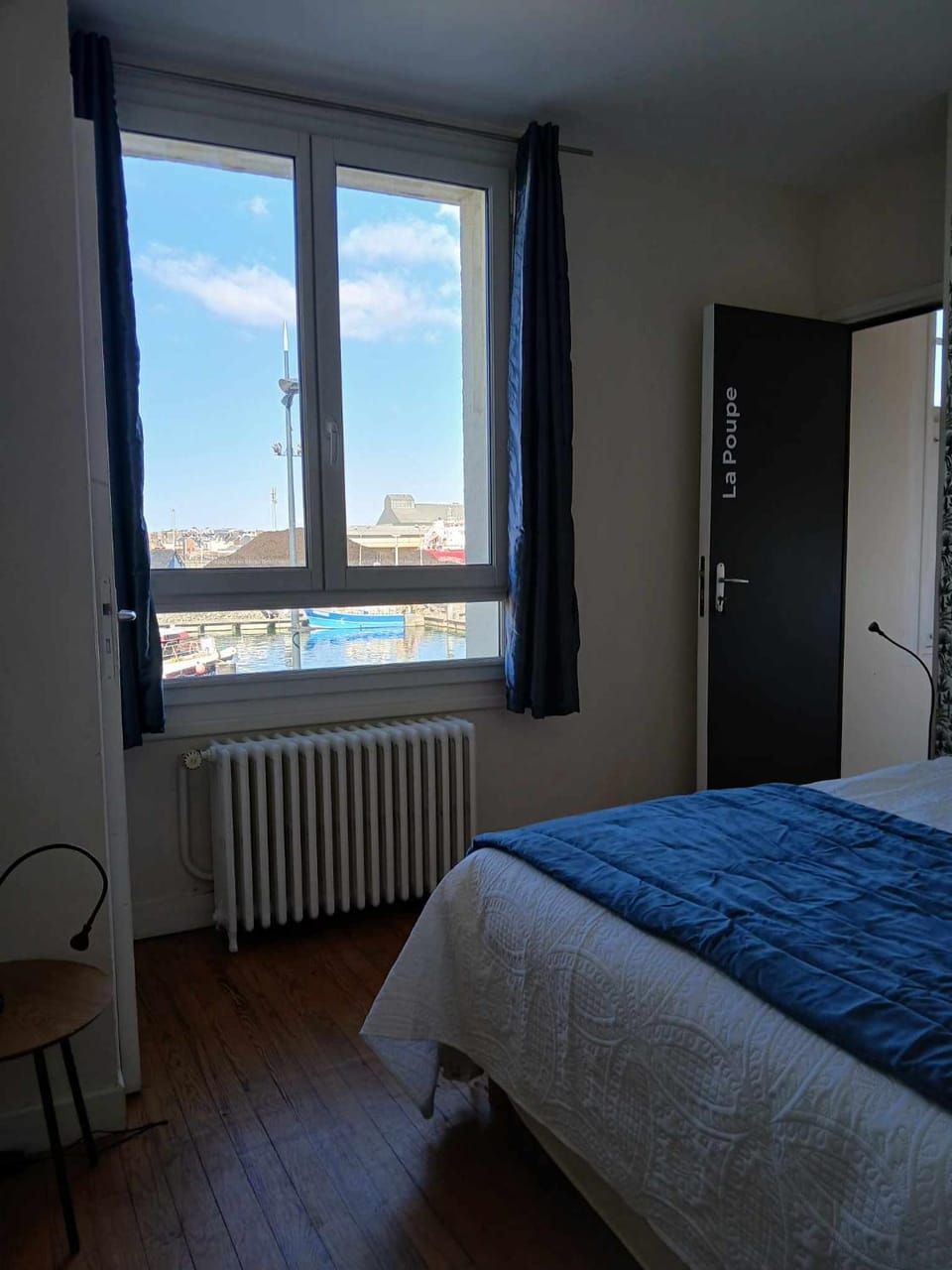 Nearby landmark, Bed, Natural landscape, Photo of the whole room, Bedroom, Landmark view