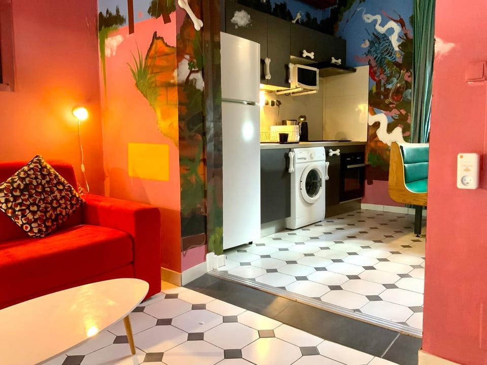Kitchen or kitchenette, Living room, oven, washing machine