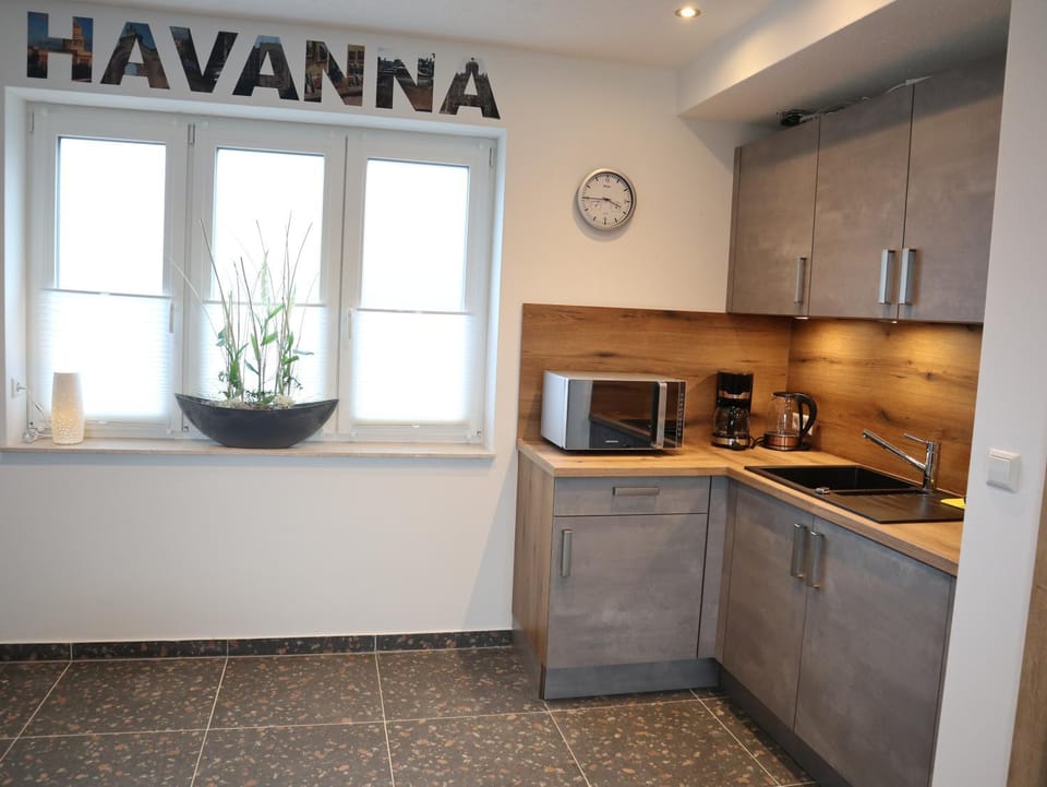 Coffee/tea facilities, Kitchen or kitchenette, minibar