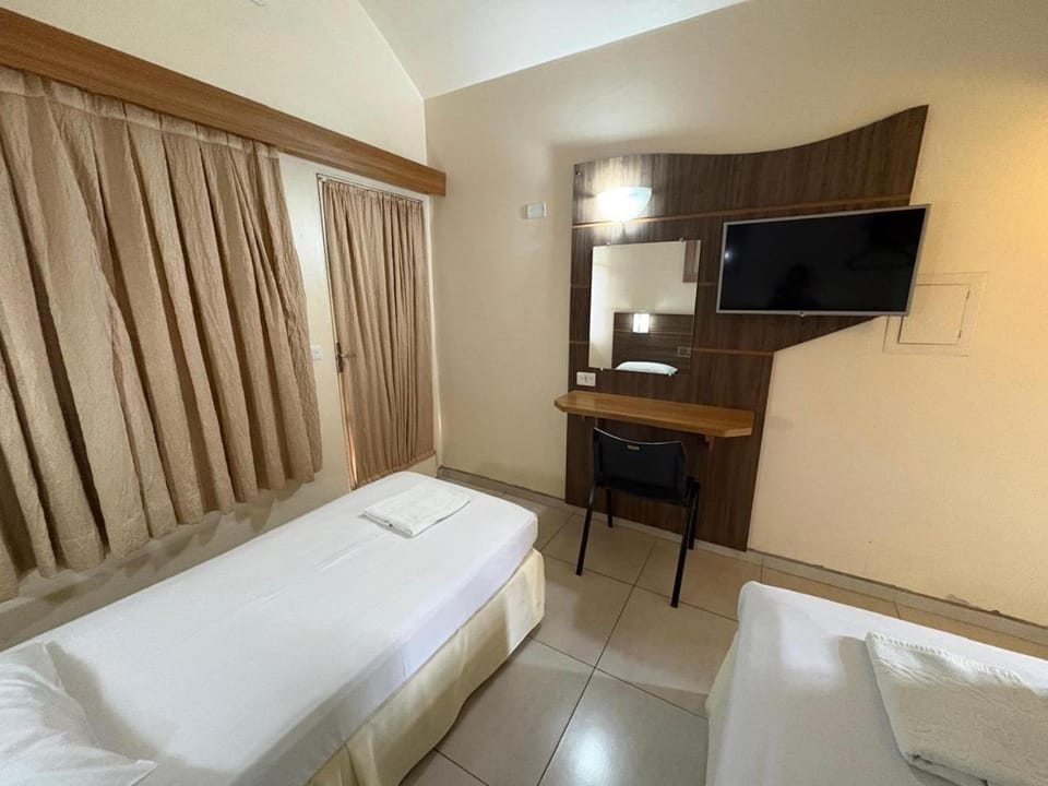 Bed, TV and multimedia, Bedroom