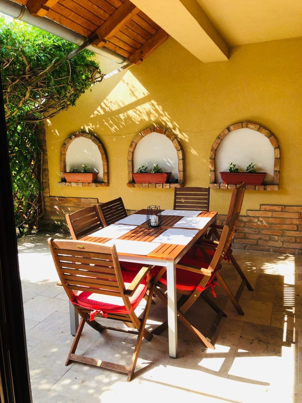 Natural landscape, BBQ facilities, Dining area