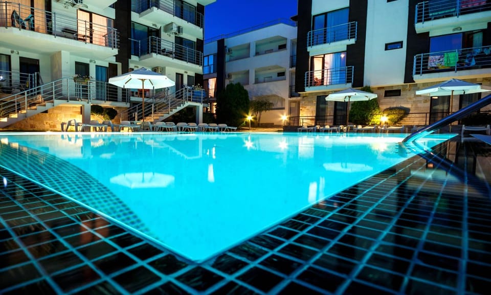 Property building, Pool view