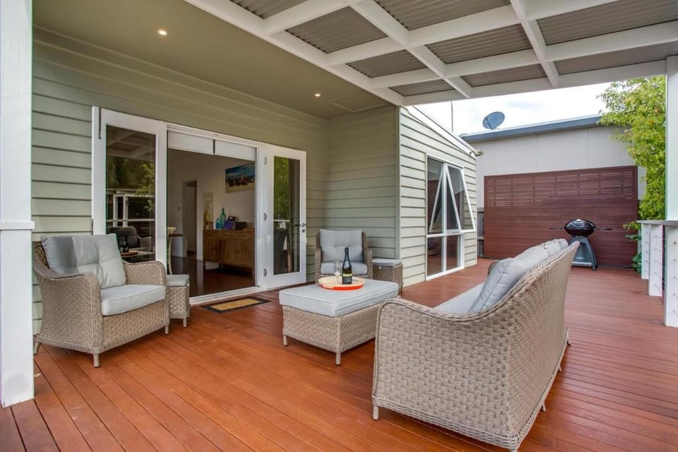 Cute Cottage on Cain - beach at end of street House in Melbourne
