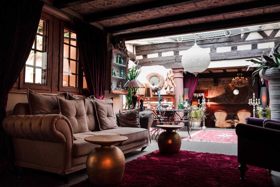 Living room, Seating area