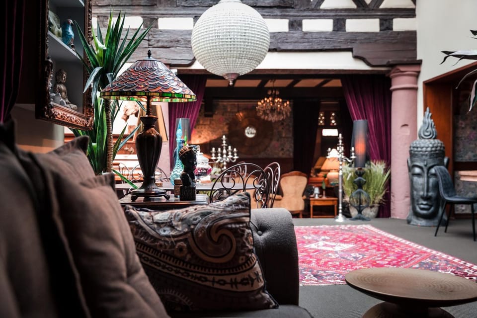 Living room, Seating area