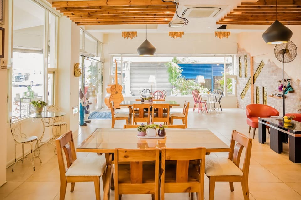 Restaurant/places to eat, Lobby or reception