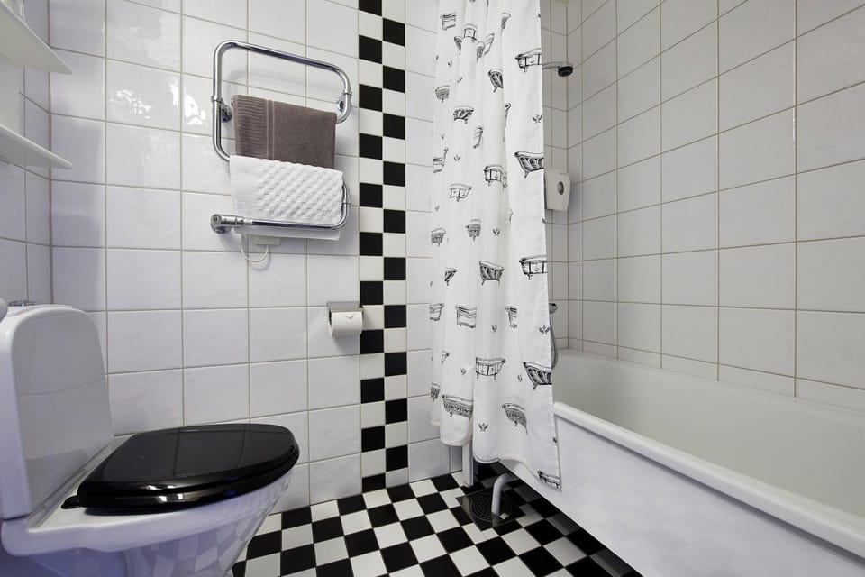 Bathroom, Bath
