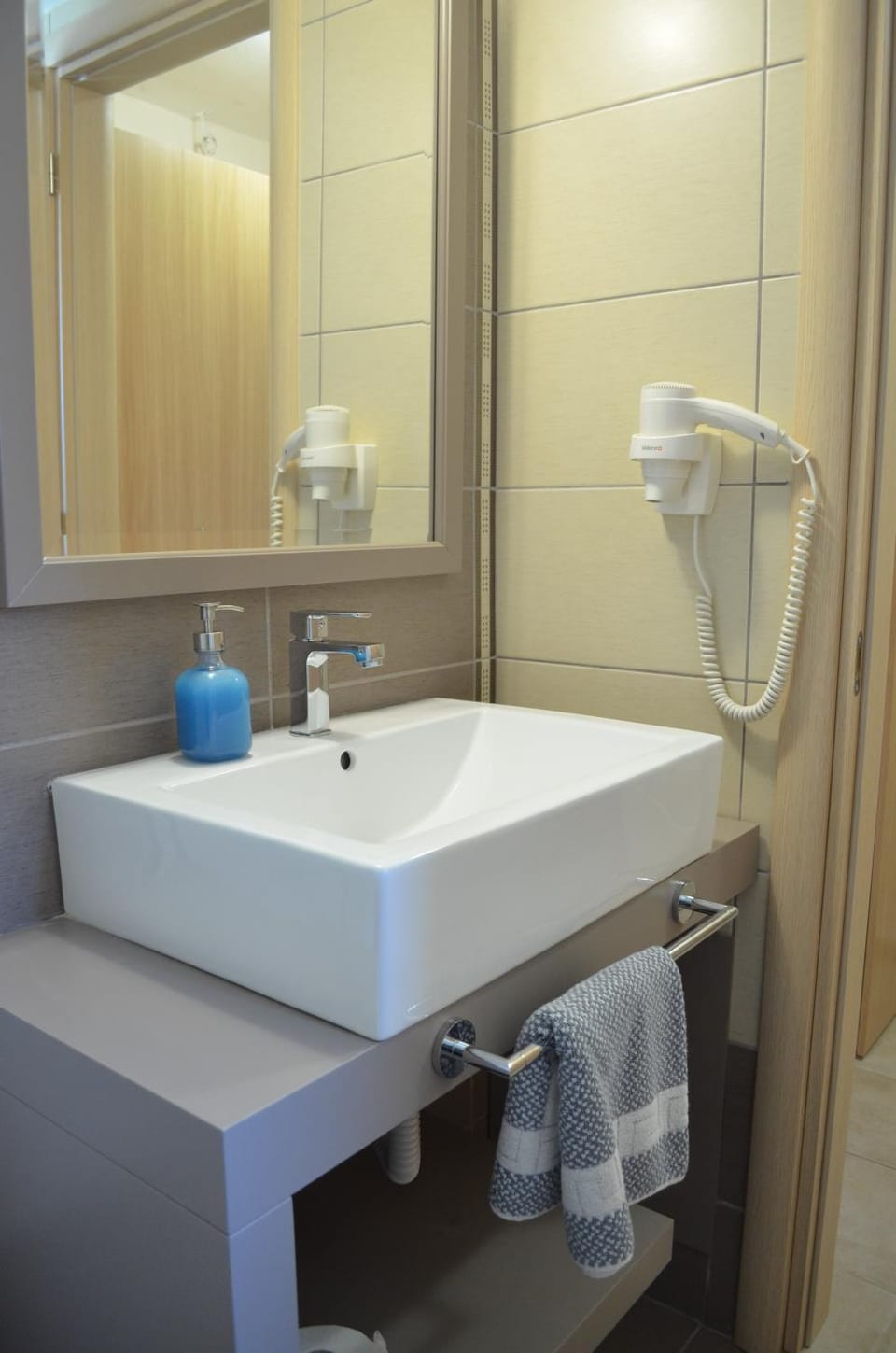 Bathroom, Photo of the whole room