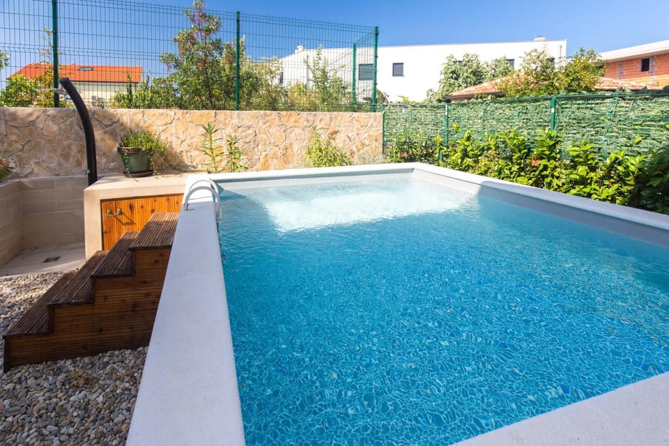 Swimming pool, Swimming pool