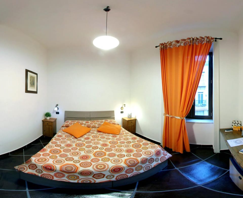 Photo of the whole room, Decorative detail