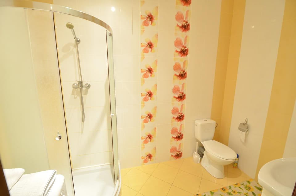 Shower, Bathroom, Photo of the whole room, Decorative detail, Decorative detail