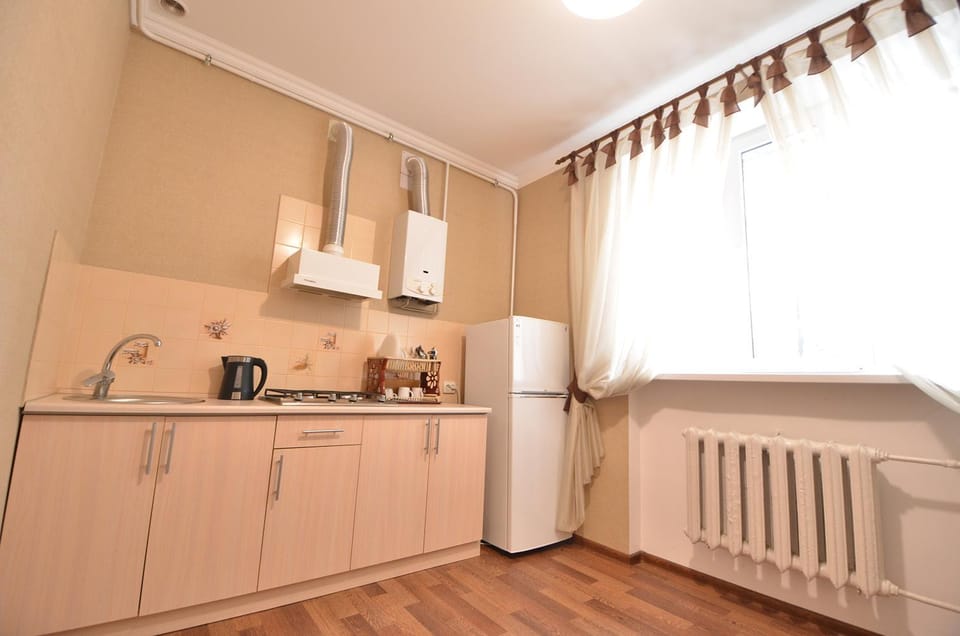 Coffee/tea facilities, Kitchen or kitchenette, Photo of the whole room, Decorative detail, Decorative detail, Dining area