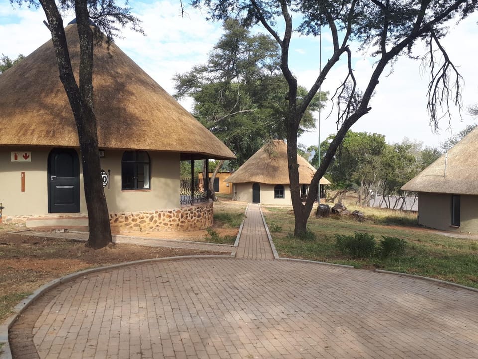Cradle Moon Lakeside Game Lodge Campground/ 
RV Resort in Gauteng