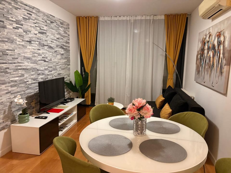 Nova Galerija Studio Ema i Apartman Anita- parking in garage Apartment in City of Zagreb