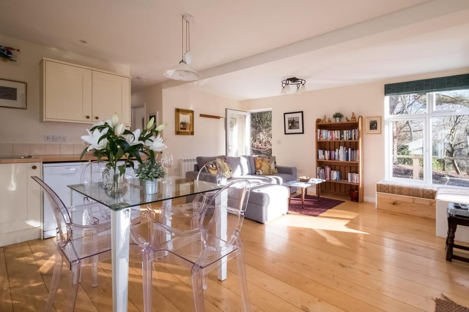 The Retreat, Unique property located in calming woodland surroundings, Close to Aldeburgh and Thorpeness House in Leiston