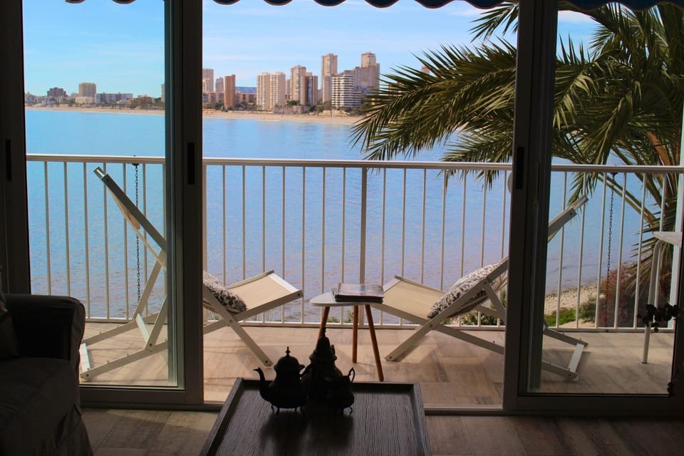 Day, Natural landscape, View (from property/room), Balcony/Terrace, Living room, Other, Seating area, Dining area, City view, Lake view, River view, Sea view