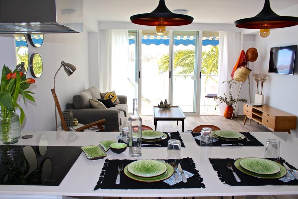 Kitchen or kitchenette, Other, Dining area, Food