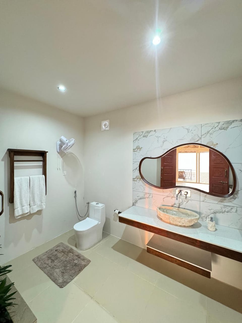 Toilet, Bathroom, towels