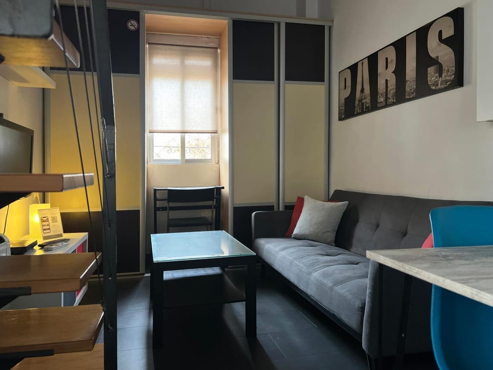 TV and multimedia, Living room, Photo of the whole room, Seating area, storage, wardrobe