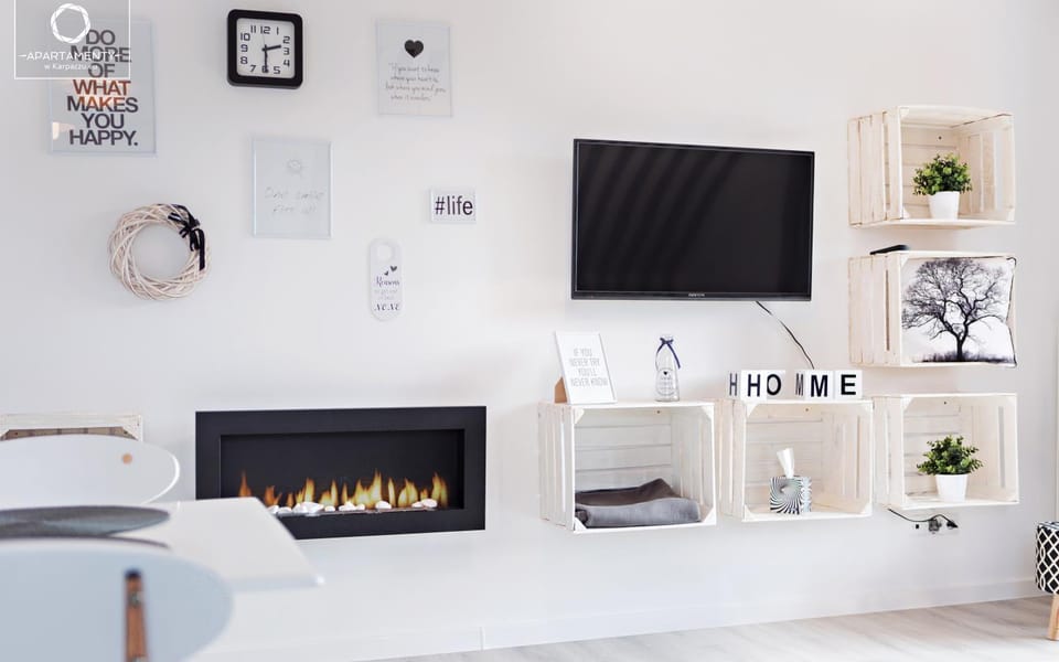 TV and multimedia, Living room, Seating area, fireplace