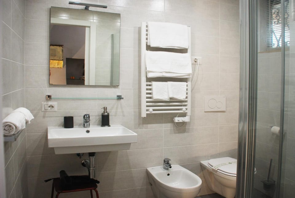 Shower, Bedroom