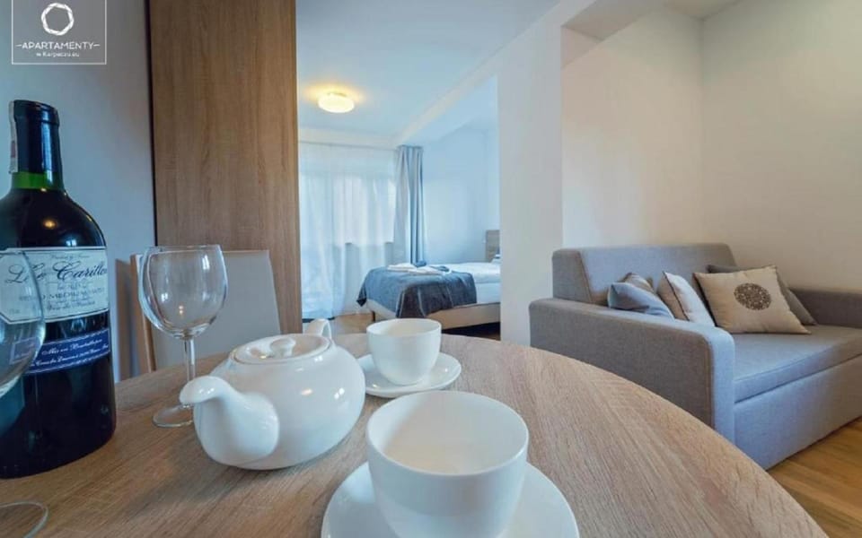 Bed, Coffee/tea facilities, Living room, Photo of the whole room, Seating area, Bedroom