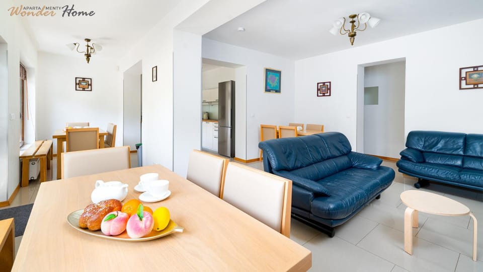 Communal lounge/ TV room, Kitchen or kitchenette, Living room, Seating area, Dining area, Communal kitchen