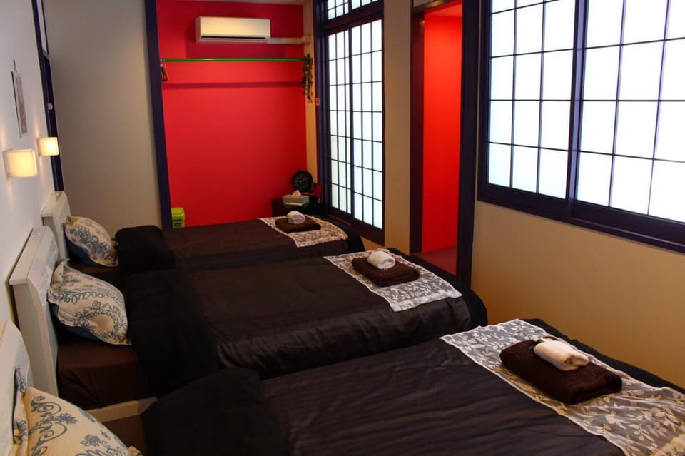 Bed, Photo of the whole room, City view