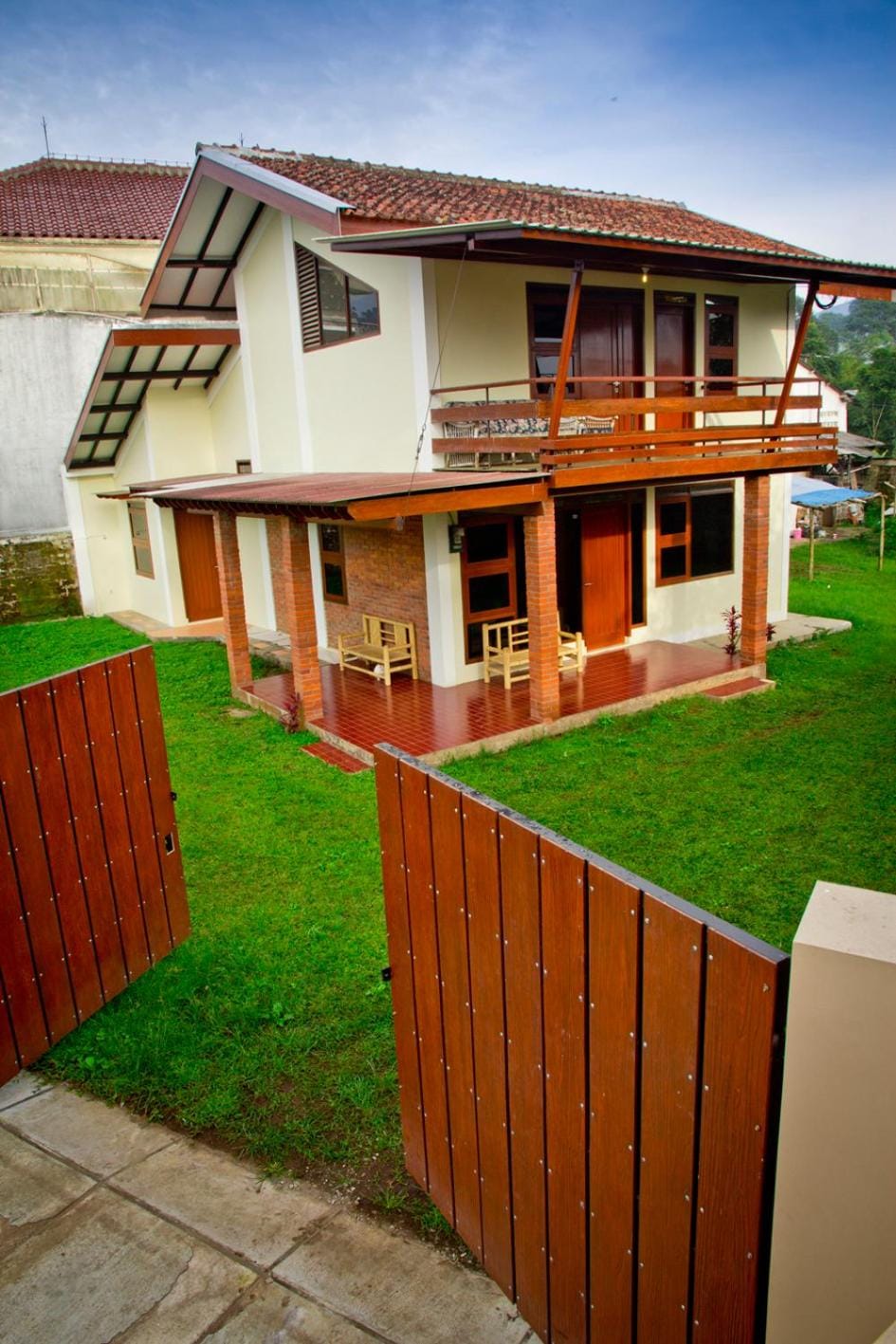 Facade/entrance, Garden view