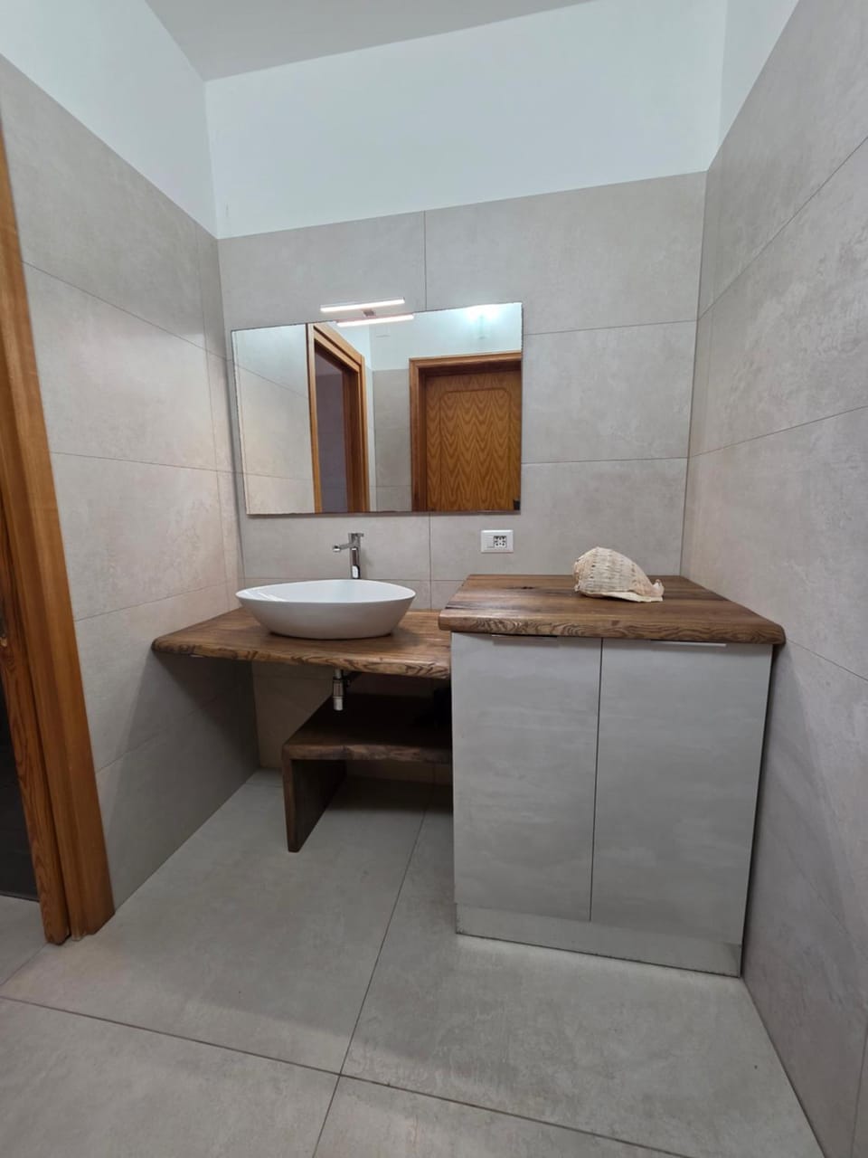 Bathroom, washing machine