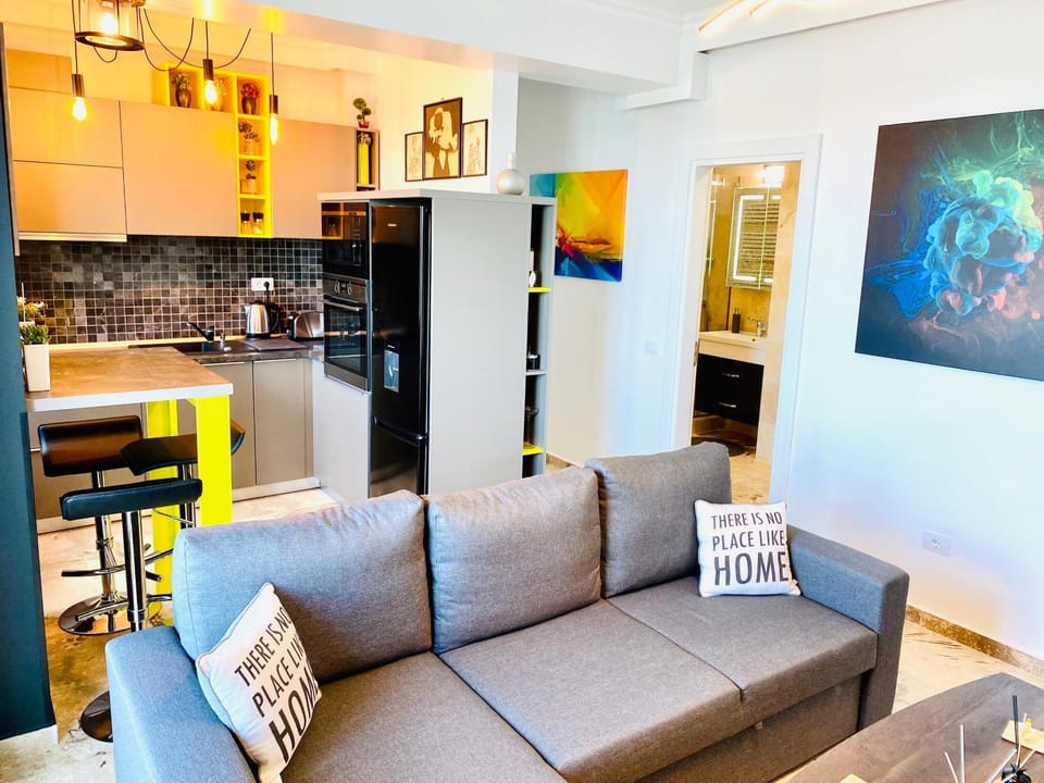 Seating area, Dining area