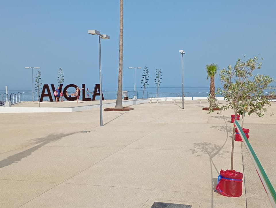 Aimola House in Avola