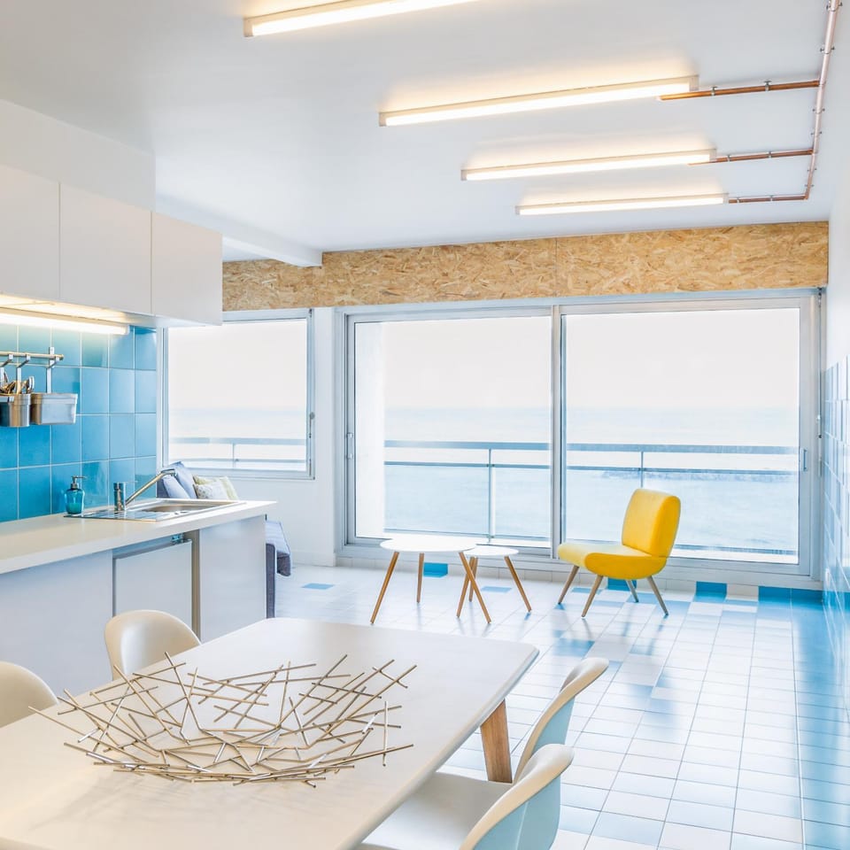 Kitchen or kitchenette, Living room