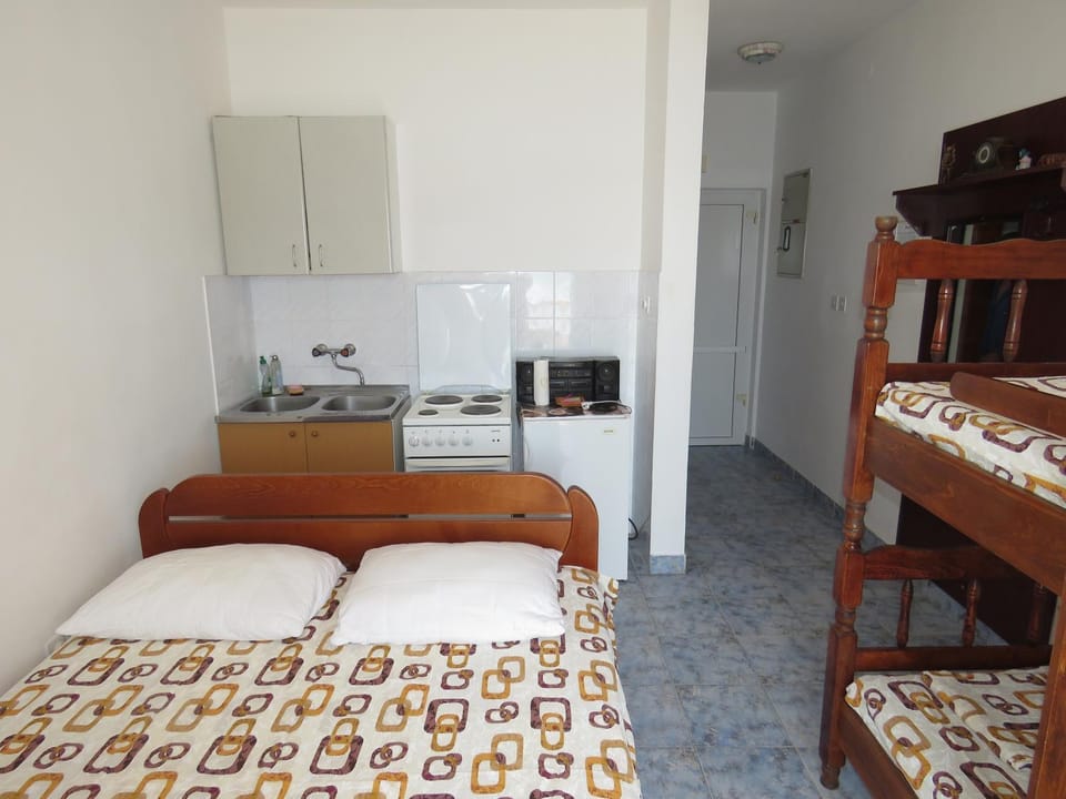 Kitchen or kitchenette, Photo of the whole room, Bedroom
