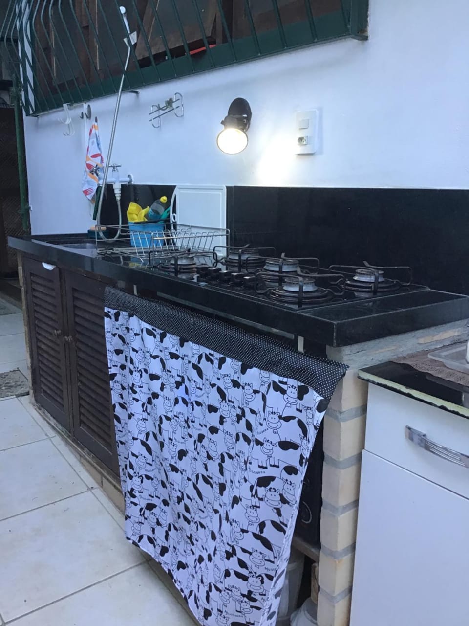 Kitchen or kitchenette, Communal kitchen, microwave, minibar, oven, stove