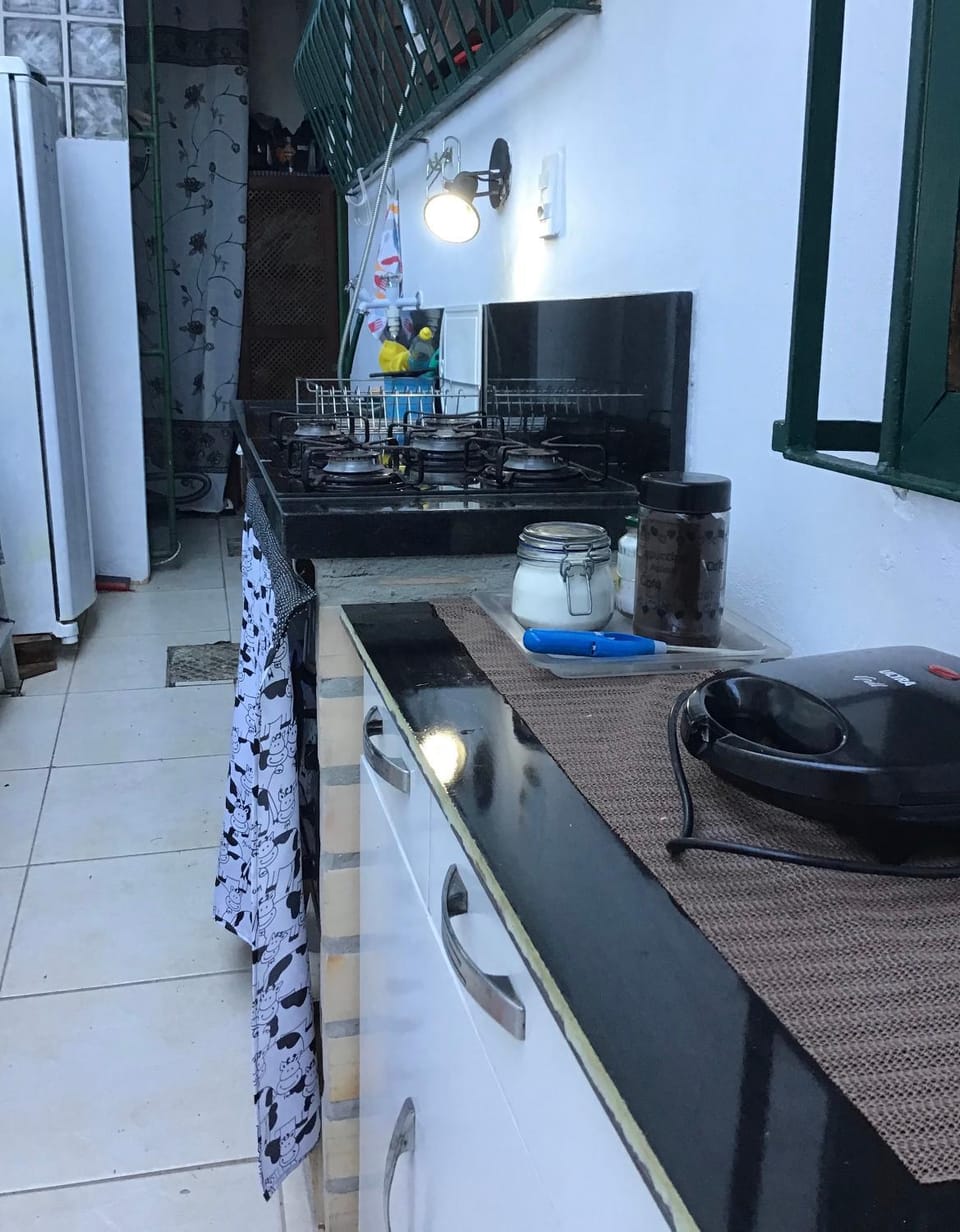 Kitchen or kitchenette, Food and drinks, Communal kitchen, microwave, minibar, oven, stove, laundry