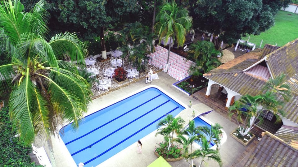 Bird's eye view, Swimming pool