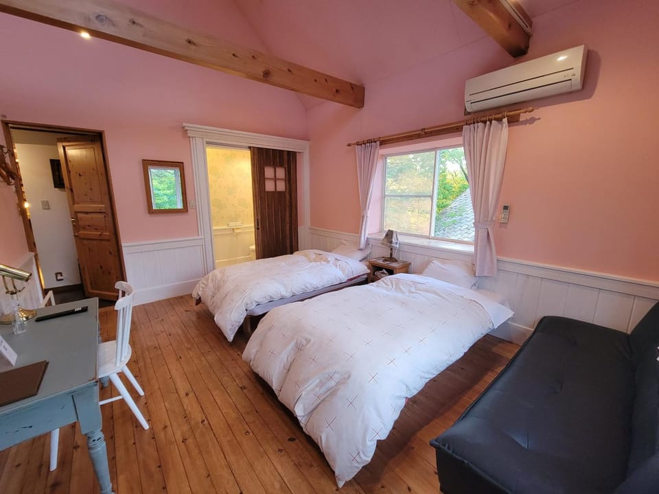 Photo of the whole room, Bedroom