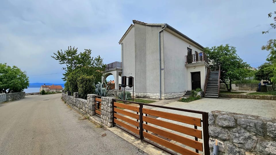 Property building, Facade/entrance, Neighbourhood, Parking