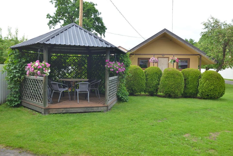 BBQ facilities, Seating area