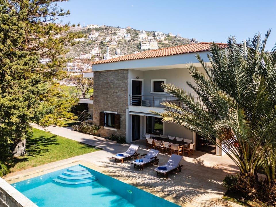 Property building, Garden, Swimming pool