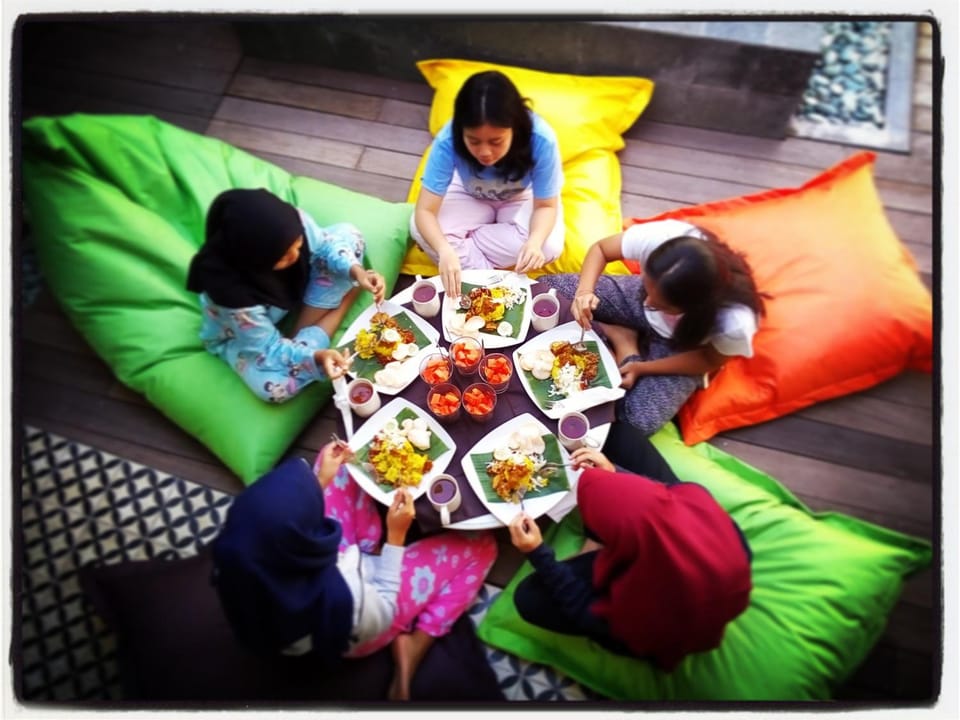 Breakfast, group of guests
